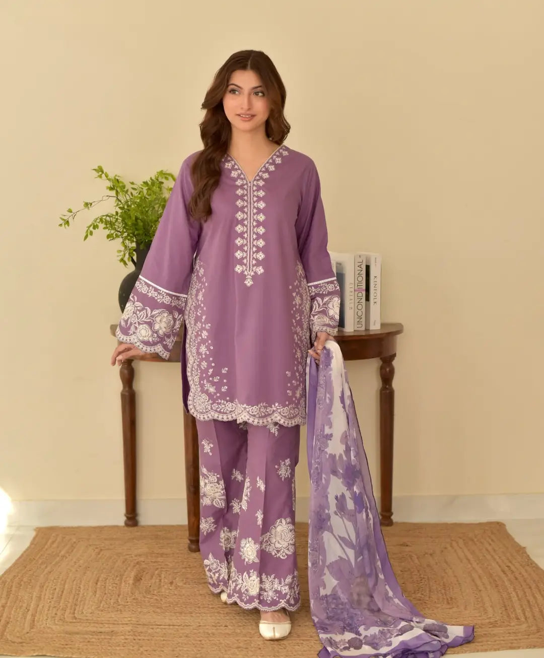 3 Pcs Women's Stitched Cotton Lawn Embroidered Suit