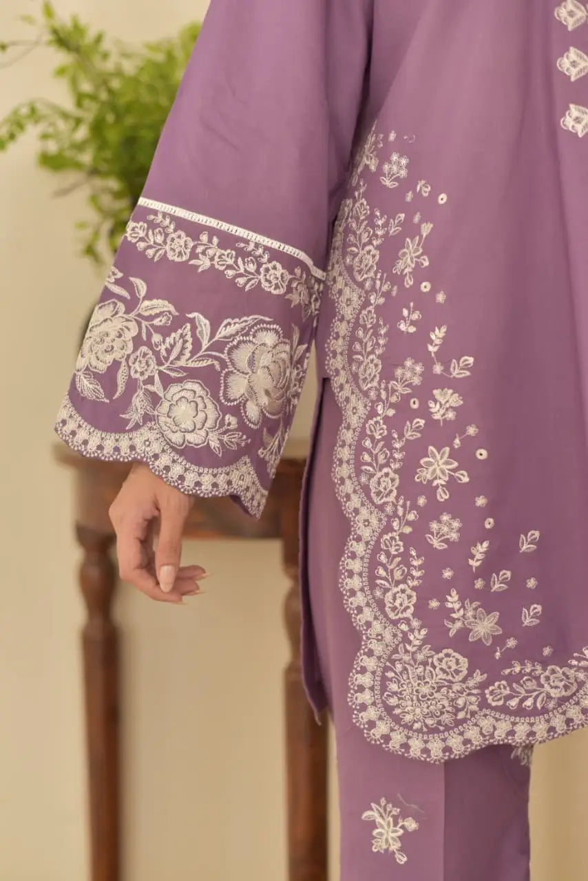 3 Pcs Women's Stitched Cotton Lawn Embroidered Suit